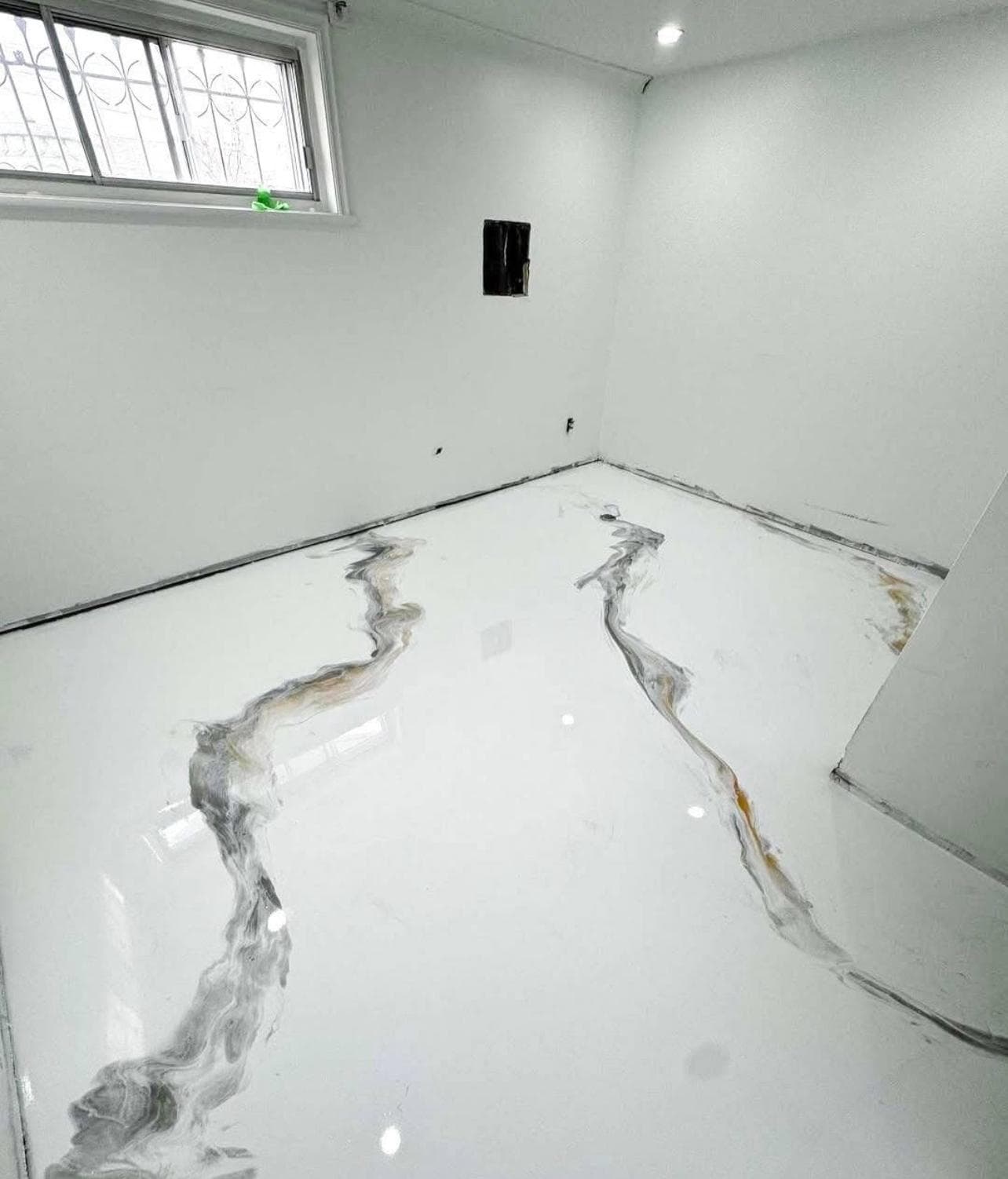 Cheshire, UK - Minimal White Marble Room